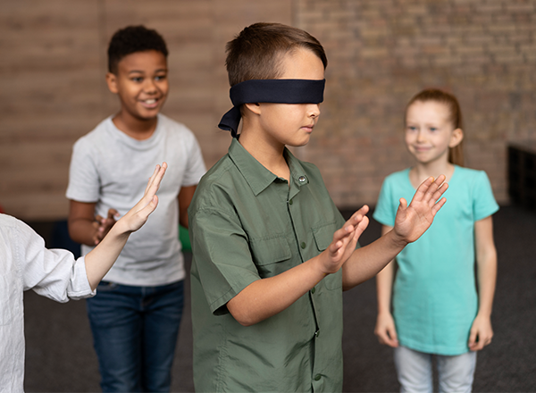 Dinâmicas na Cena: Improvisação e Jogos Teatrais na Escola